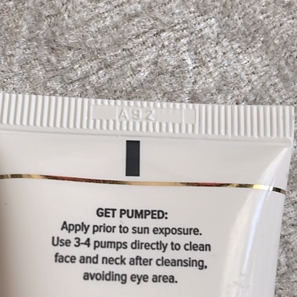 Brand New Too Faced Hangover Rx SPF 25 Moisturizer & Its Bananas Setting Powder - Picture 6 of 13